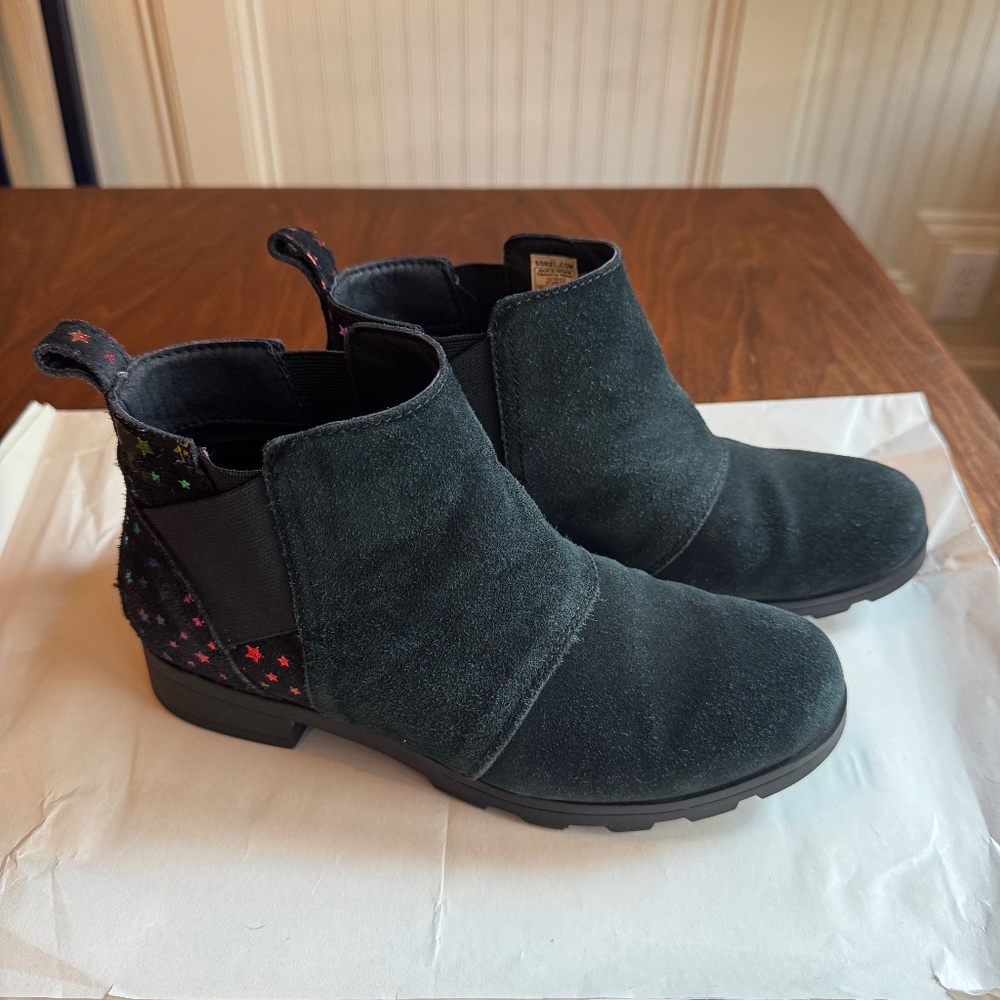 SOREL Kids Star Print Chelsea Boots - Size 5Y - Waterproof - Barely worn!